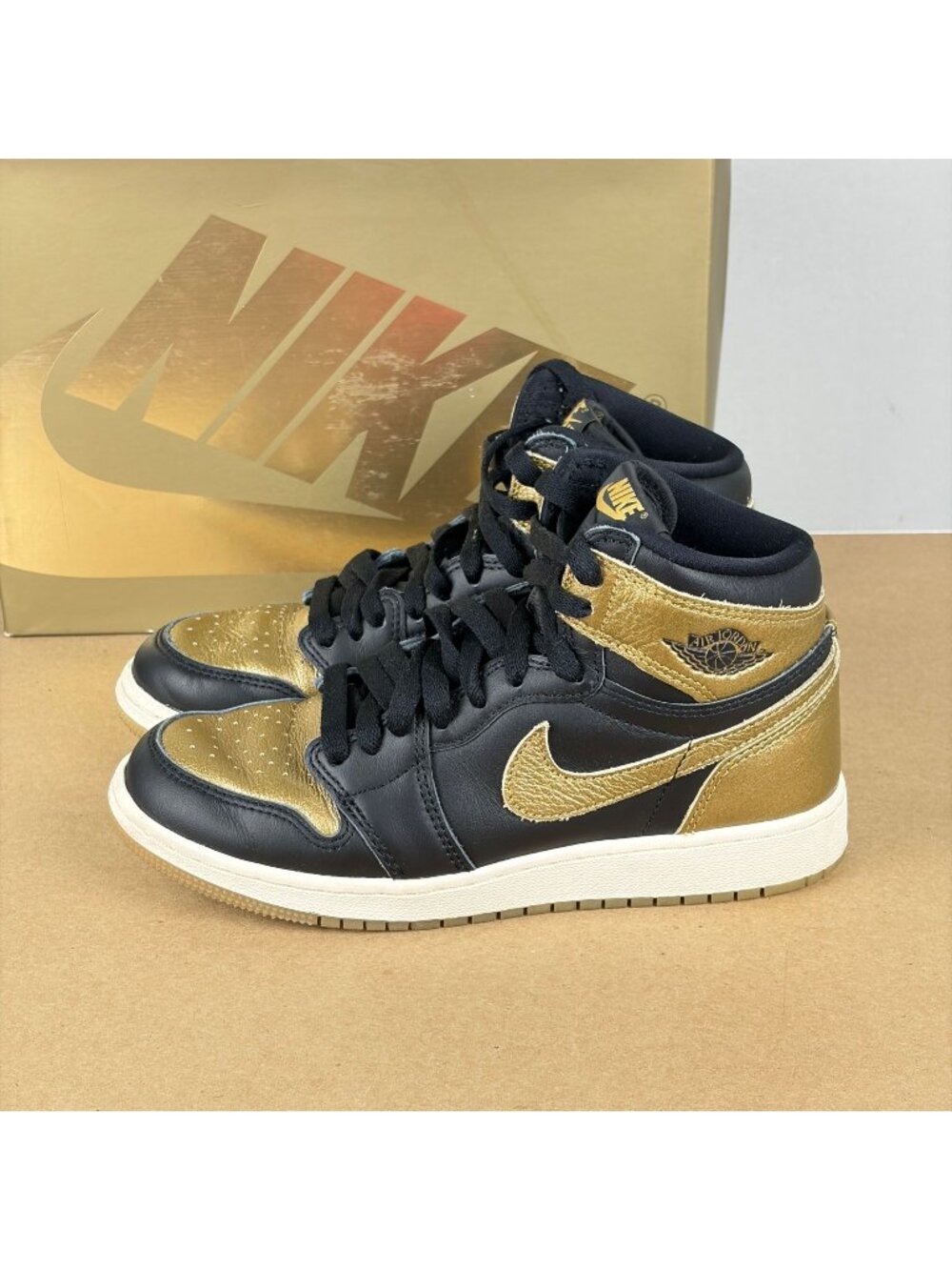 Air Jordan 1 Retro High OG GS Athletic Shoes Youth 5Y Black Metallic Gold Sail